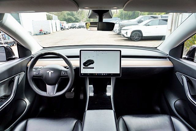 Used 2021 Tesla Model Y Long Range AWD/4WD image 22