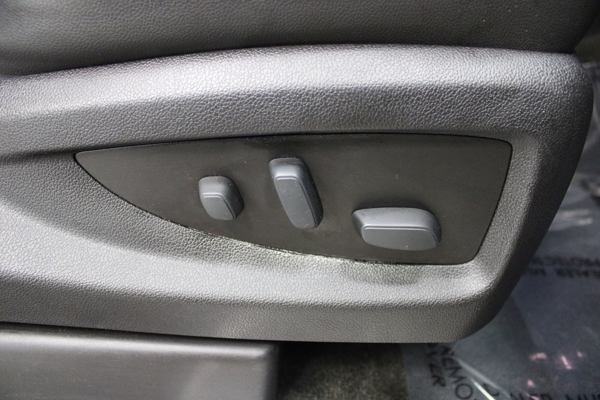 Used 2018 GMC Yukon SLT image 31