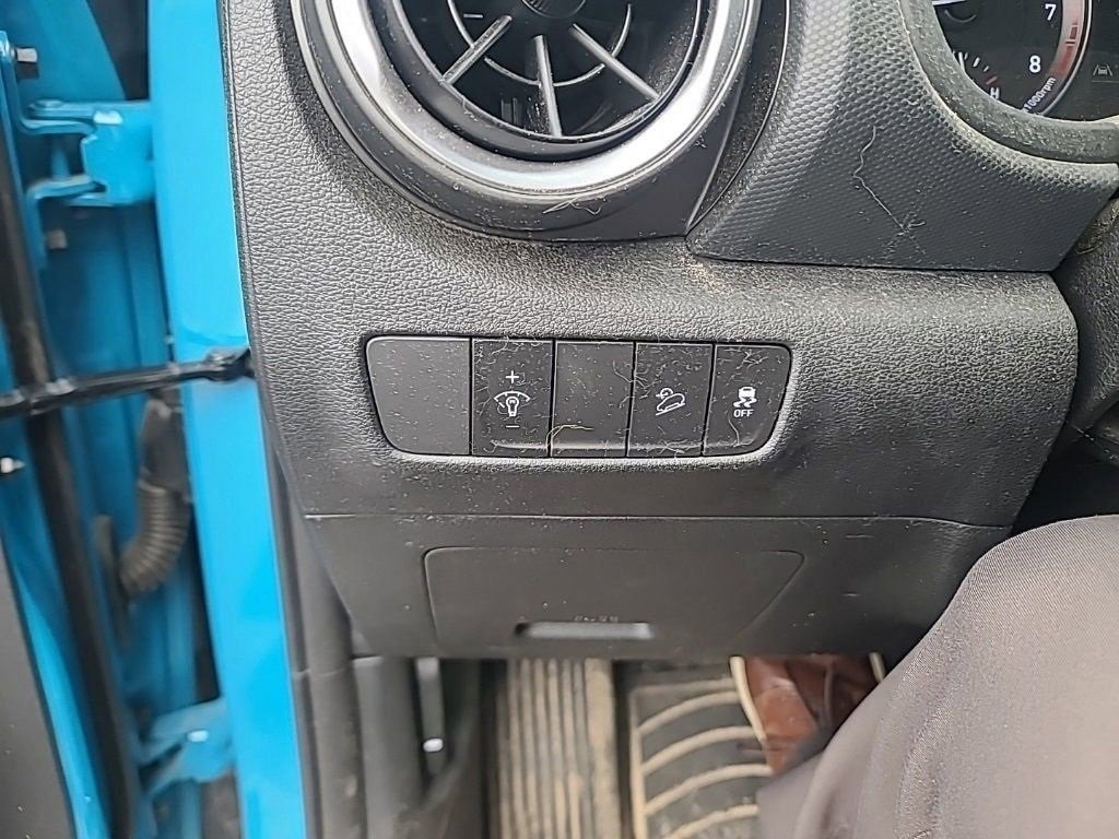 Used 2023 Hyundai Kona SEL w/ Winter Weather Package image 13