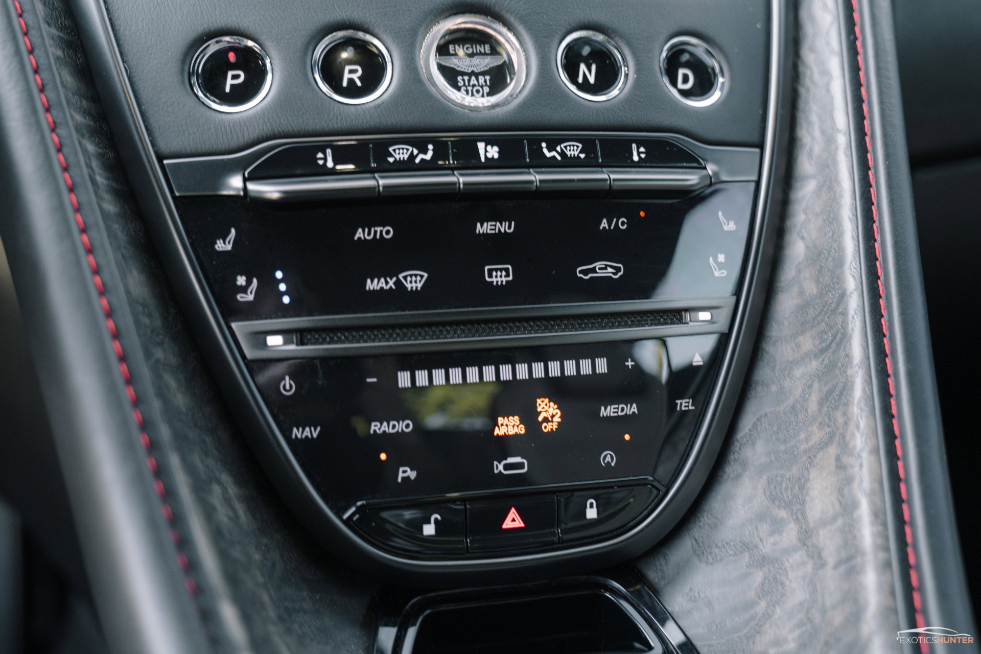 Used 2019 Aston Martin DBS Superleggera RWD image 39