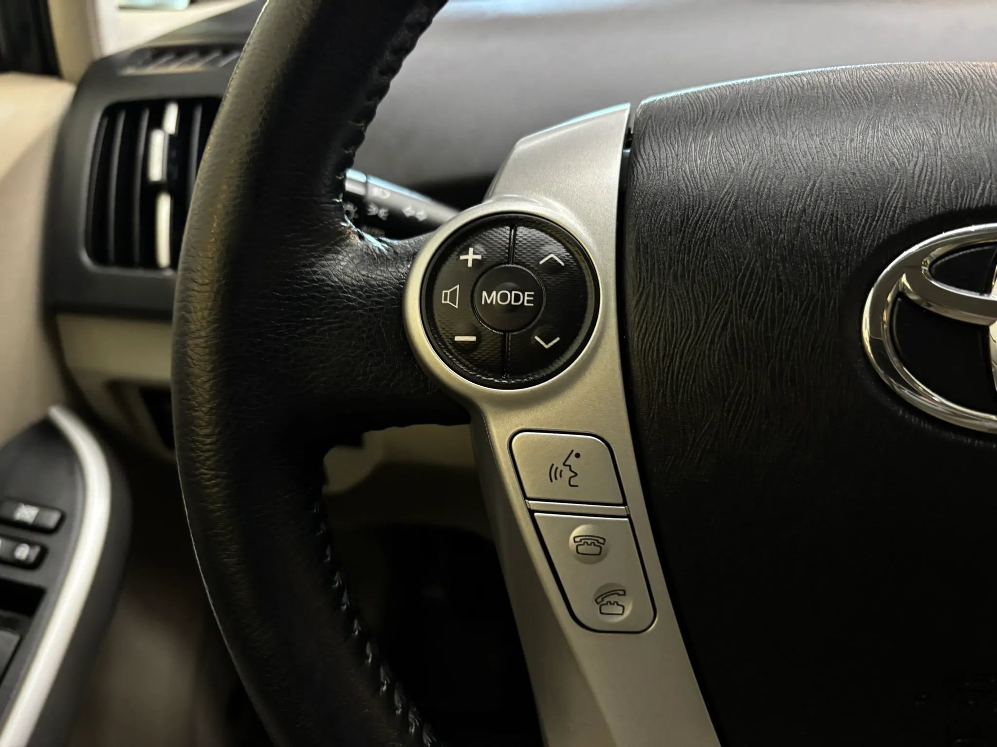 Used 2014 Toyota Prius Four FWD image 11