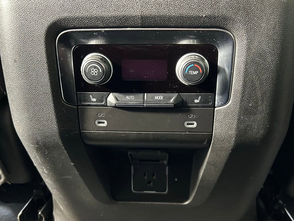 Used 2023 Chevrolet Tahoe Z71 w/ Luxury Package AWD/4WD image 21