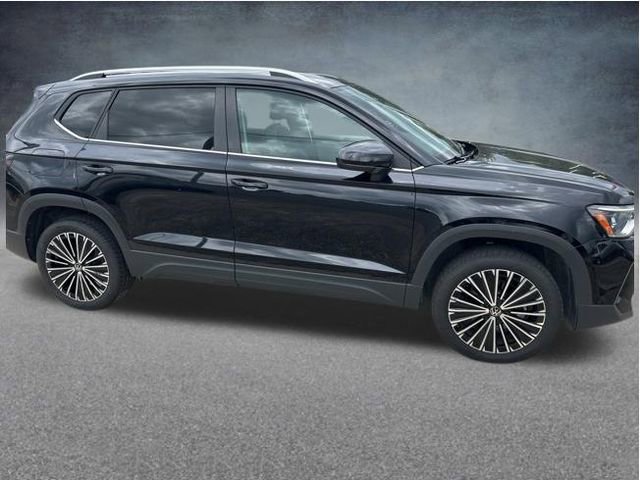 Used 2025 Volkswagen Taos SE FWD image 7