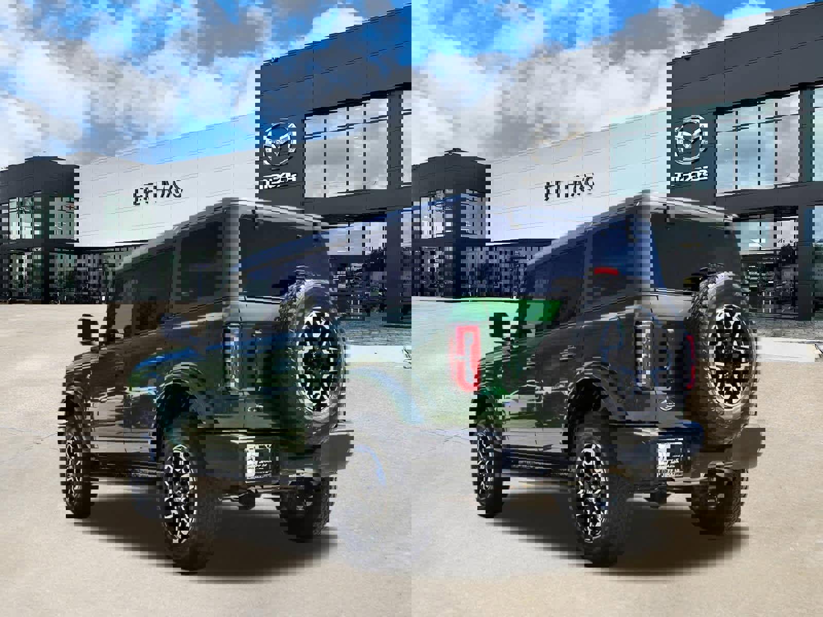 Used 2024 Ford Bronco Outer Banks image 2