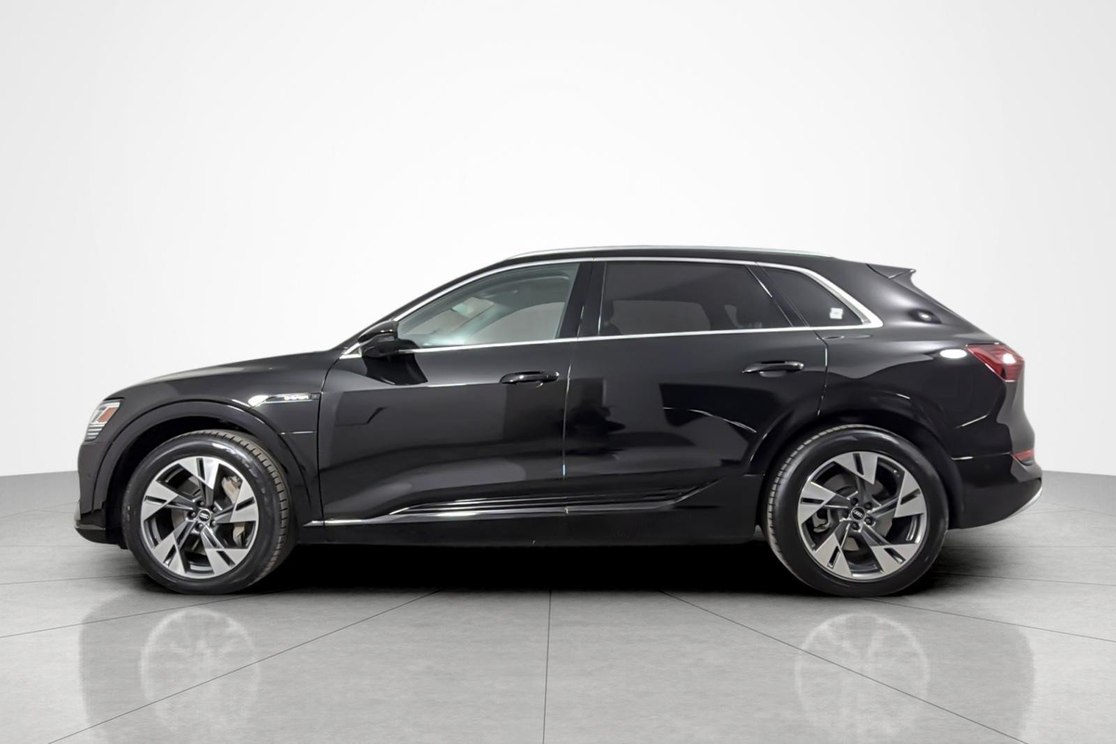Used 2023 Audi e-tron Premium Plus w/ Premium Plus Package AWD/4WD video 2