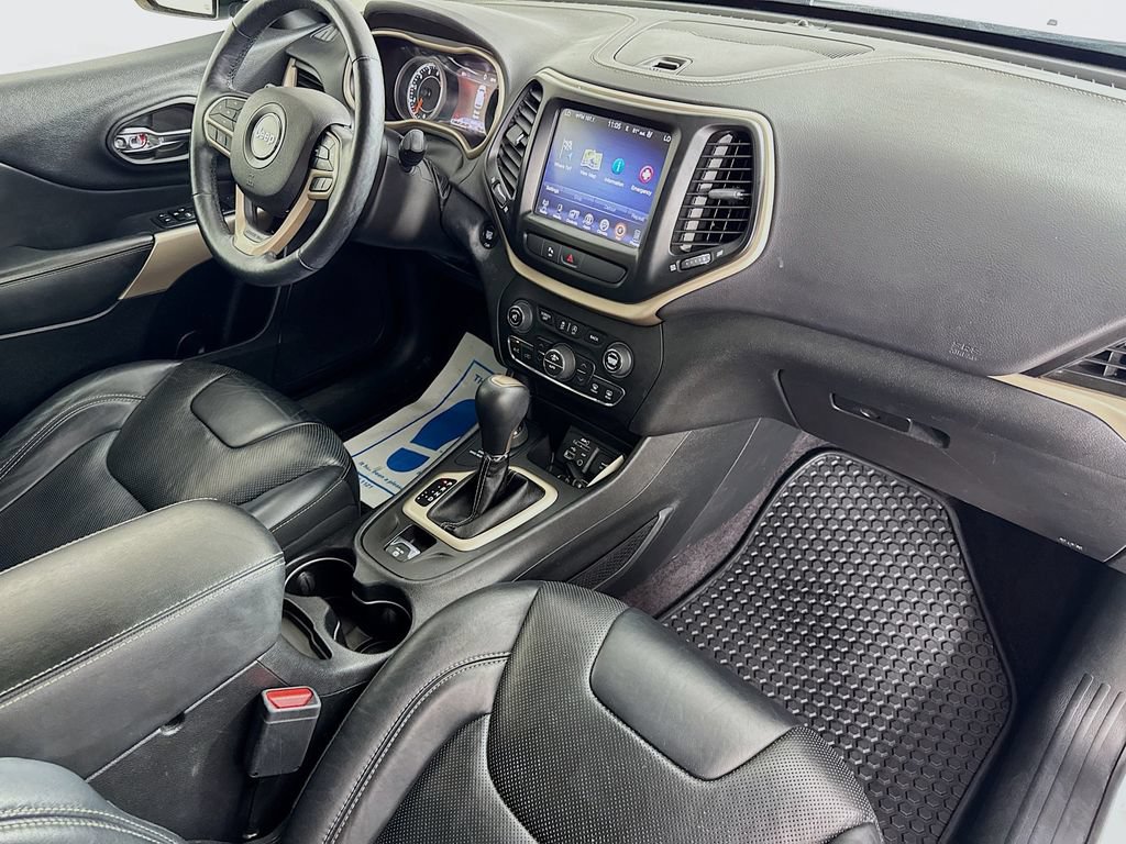 Used 2017 Jeep Cherokee High Altitude w/ Luxury Group AWD/4WD image 36