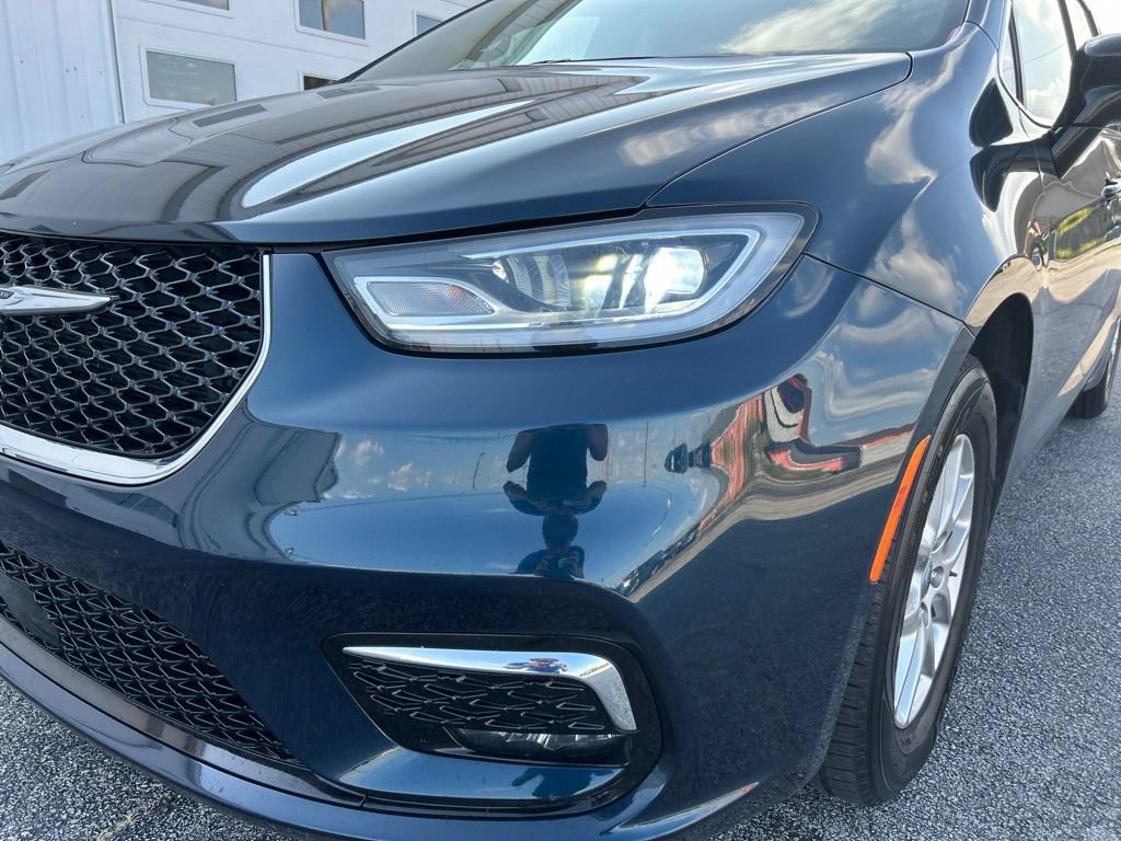 Used 2025 Chrysler Pacifica Select FWD image 6