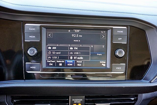 Used 2024 Volkswagen Jetta SE image 23