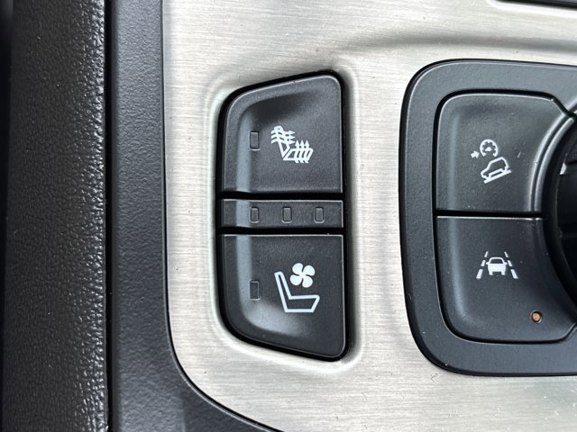 Used 2024 GMC Terrain Denali w/ Denali Premium Package AWD/4WD image 43