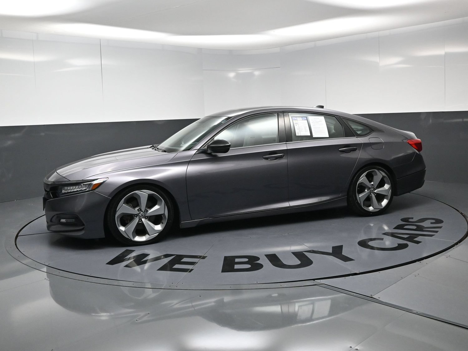 Used 2018 Honda Accord Touring image 6
