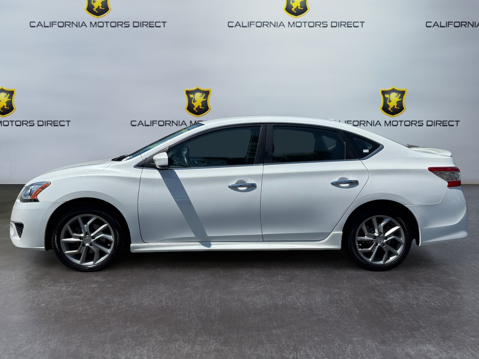 Used 2014 Nissan Sentra SR w/ SR Driver Package FWD image 2