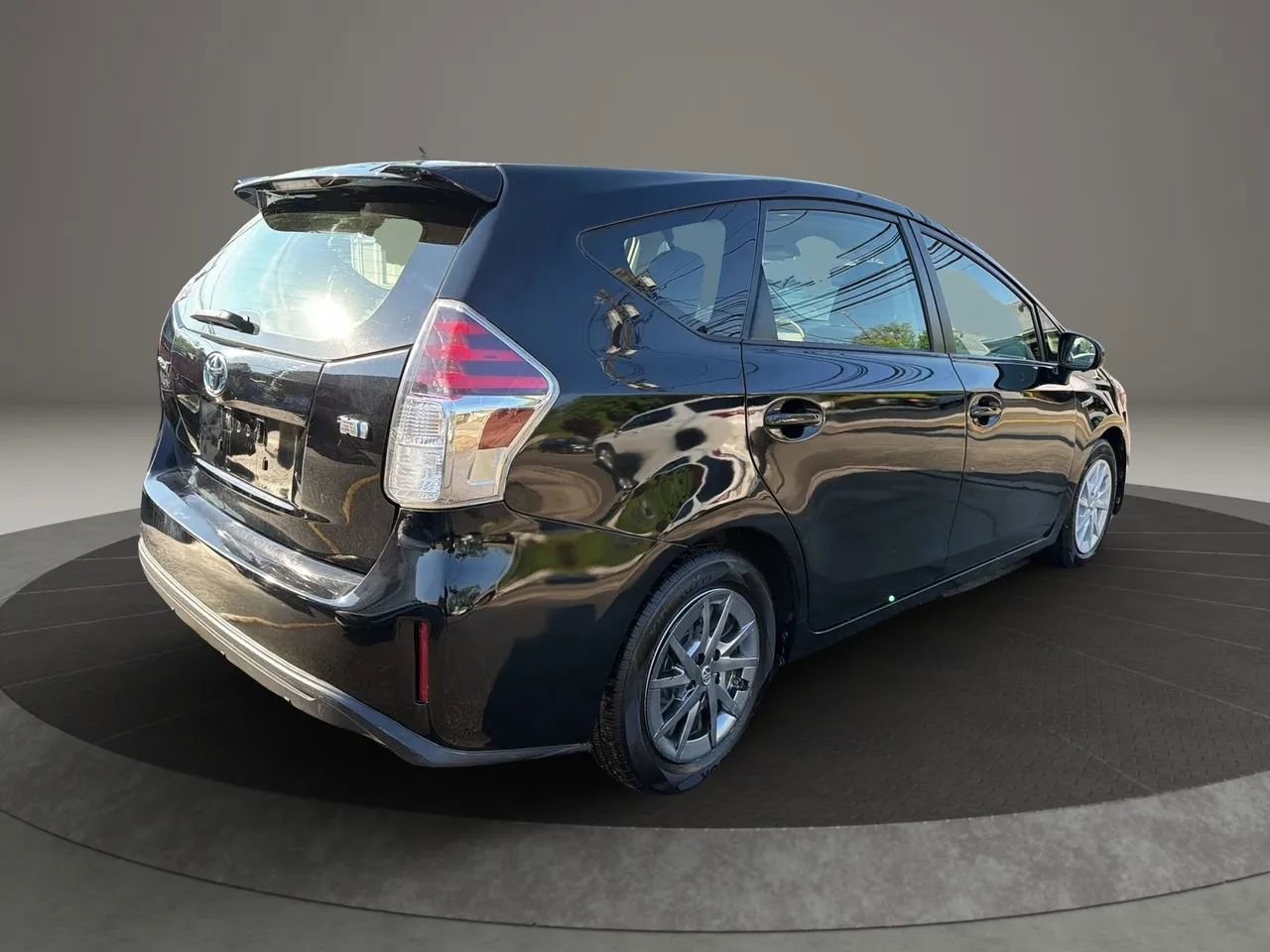 Used 2017 Toyota Prius V Three w/ Carpet Mat Package FWD image 5