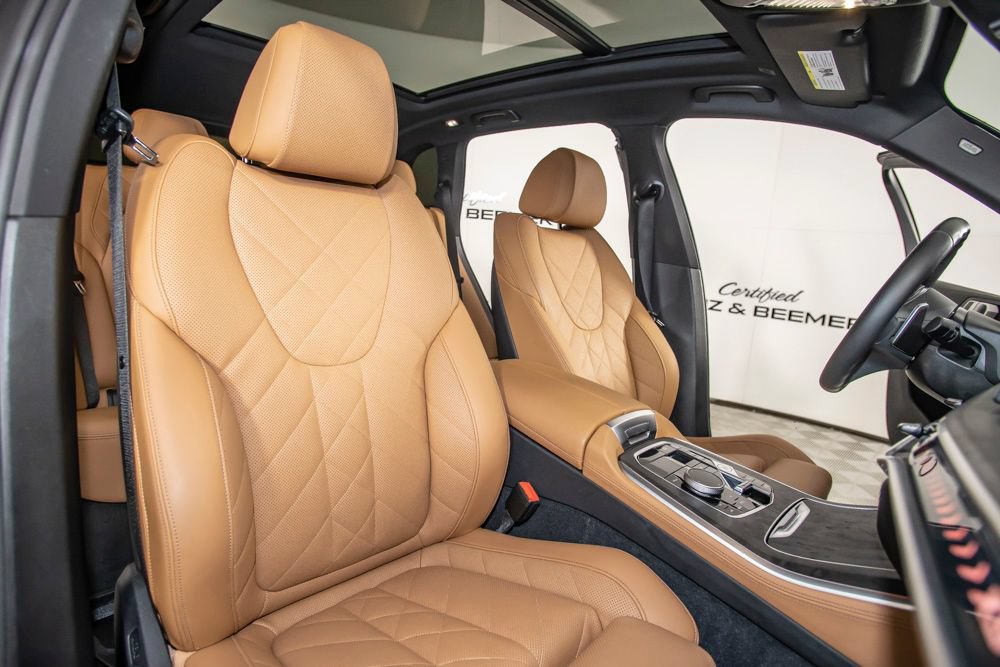 Used 2025 BMW X5 sDrive40i w/ M Sport Package RWD image 16