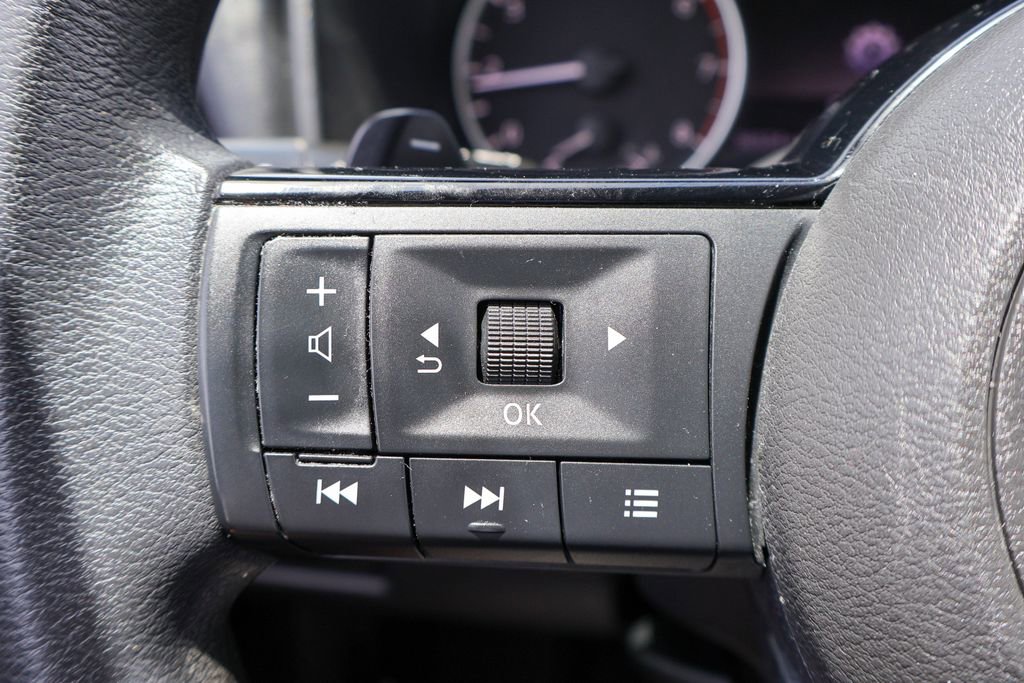 Used 2023 Nissan Rogue SV AWD/4WD image 13