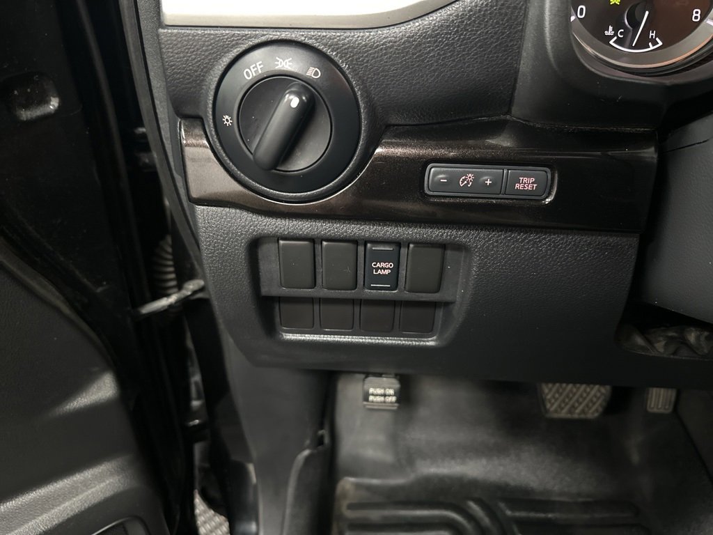 Used 2017 Nissan Titan SV image 28