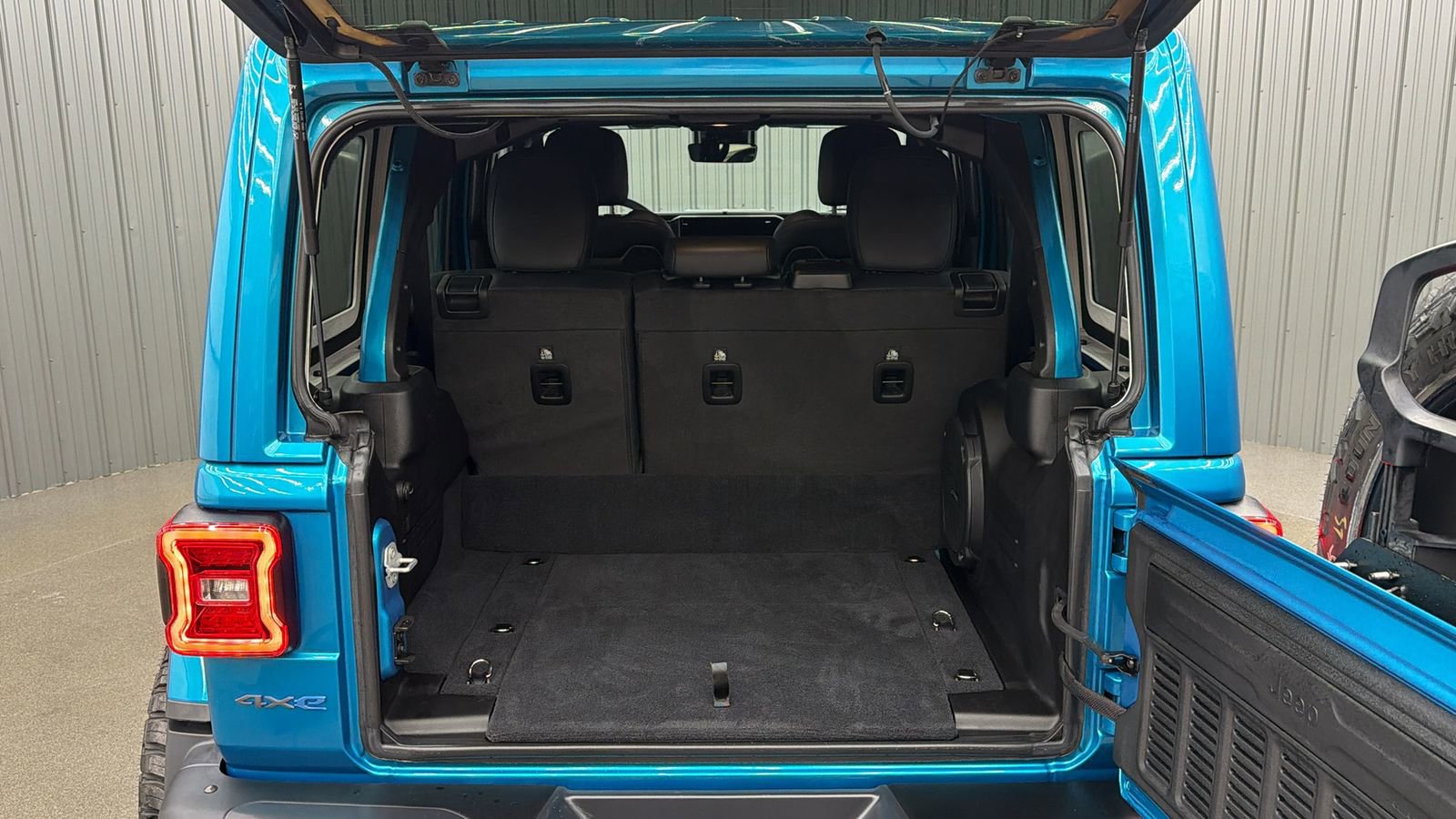 Used 2024 Jeep Wrangler Unlimited Rubicon 4xe image 17