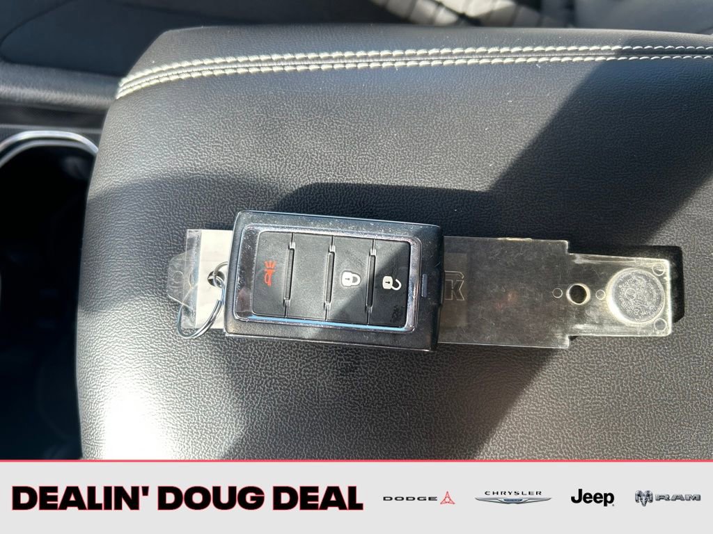 Used 2023 Jeep Grand Cherokee L Laredo image 29