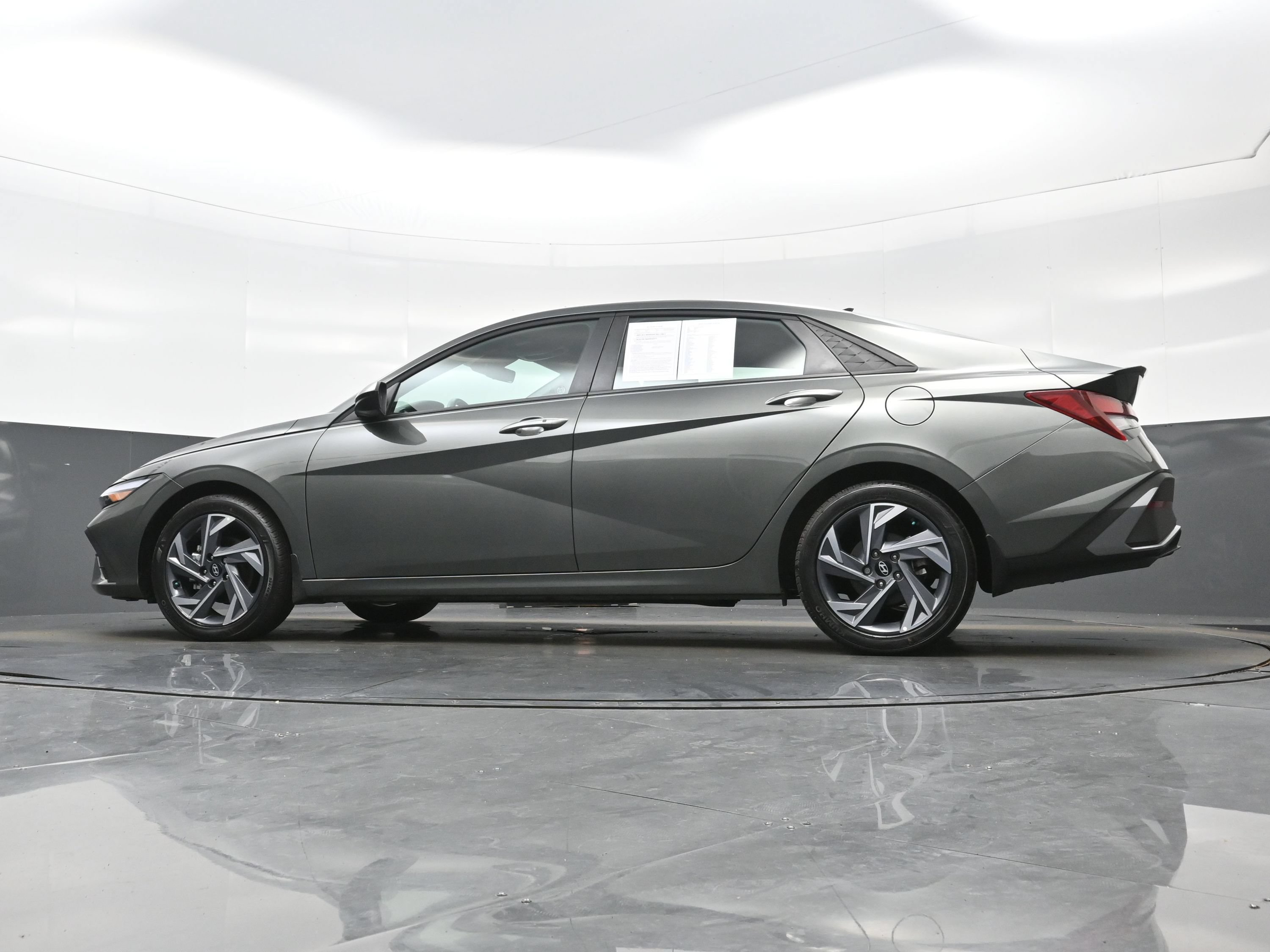 Certified 2025 Hyundai Elantra Sport FWD image 26