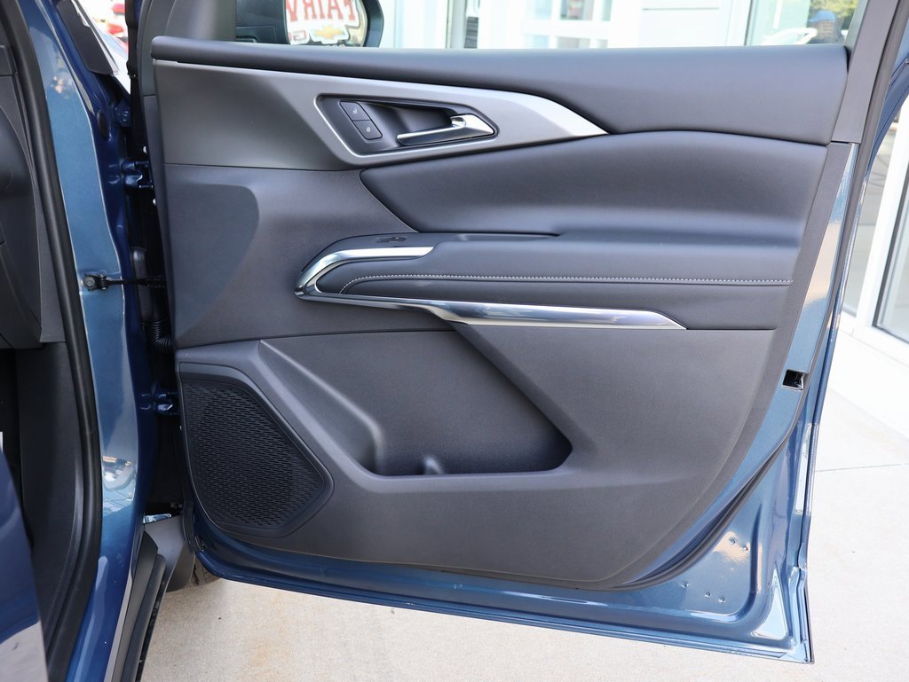 New 2026 Chevrolet Traverse LT w/ Driver Confidence Package image 32