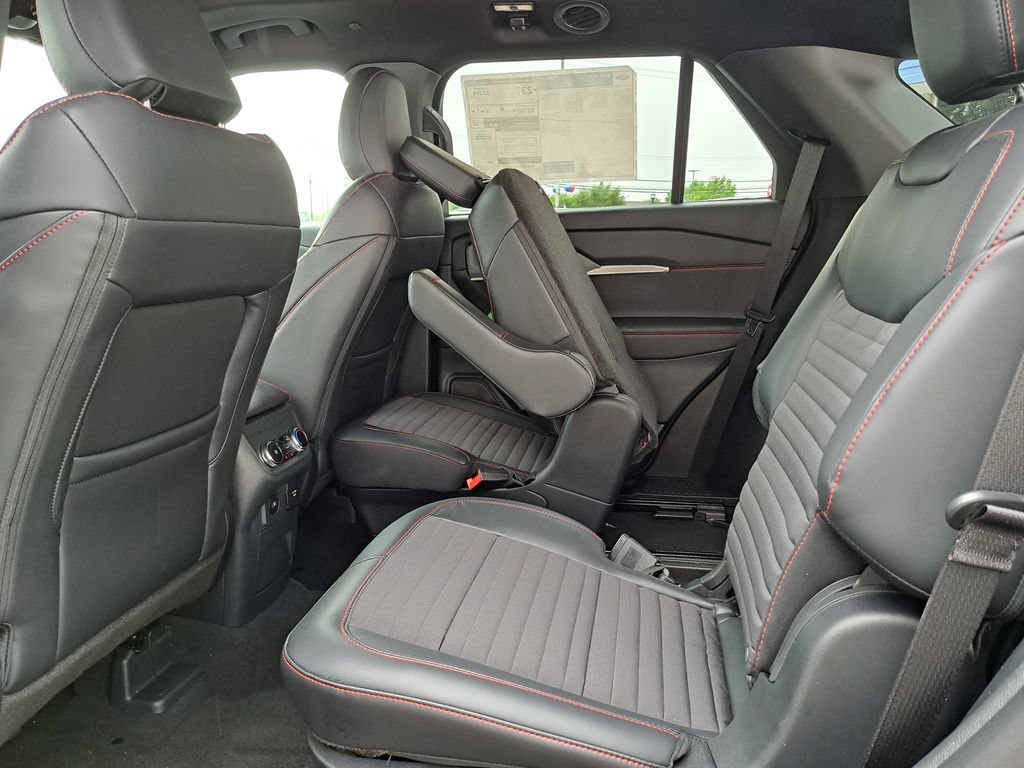 New 2026 Ford Explorer ST-Line w/ ST-Line Street Pack AWD/4WD image 13