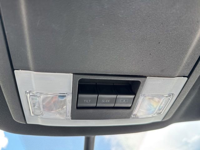 Used 2019 Ford Explorer XLT w/ Equipment Group 202A AWD/4WD image 30