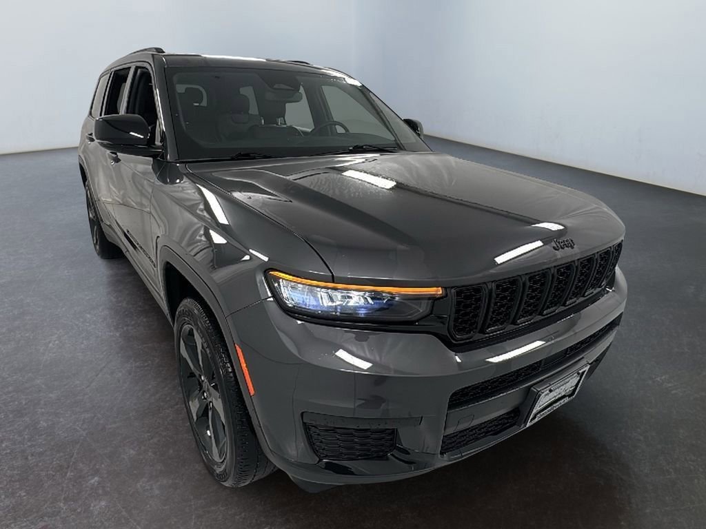 Used 2023 Jeep Grand Cherokee L Laredo image 1
