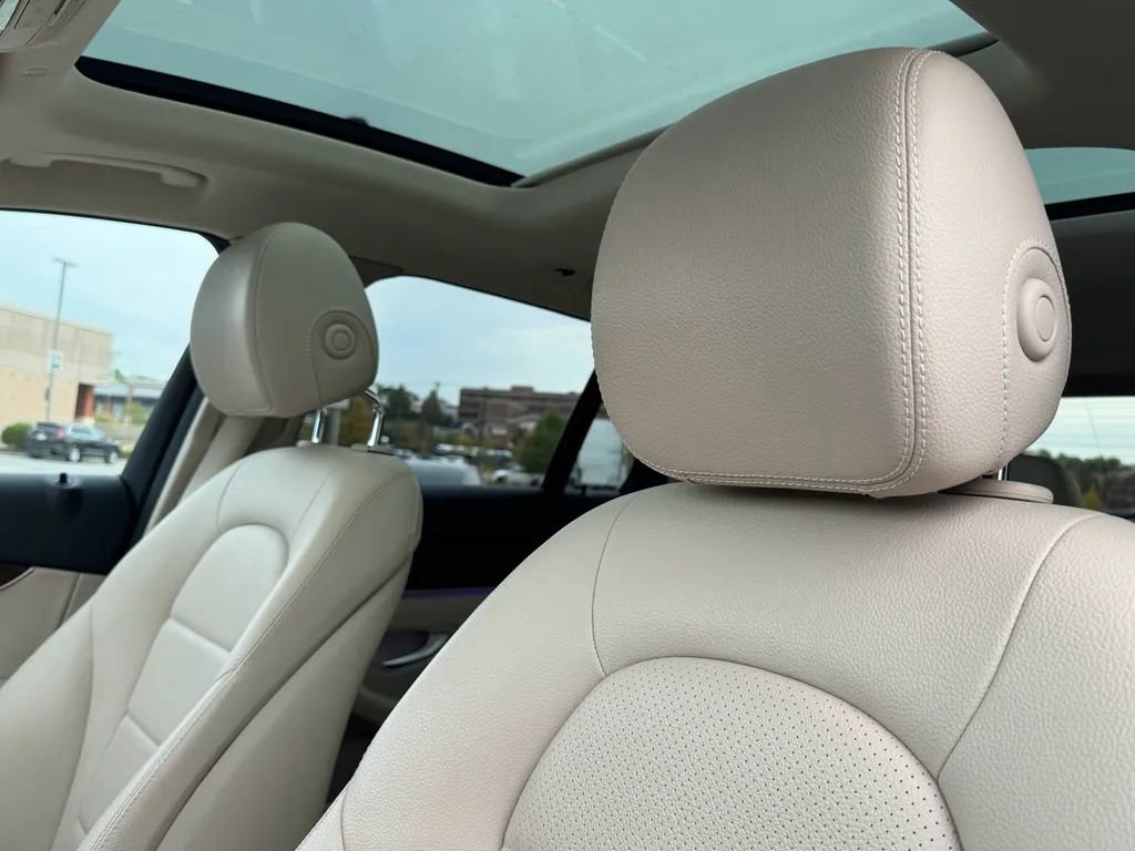 Used 2021 Mercedes-Benz GLC 300 4MATIC image 10