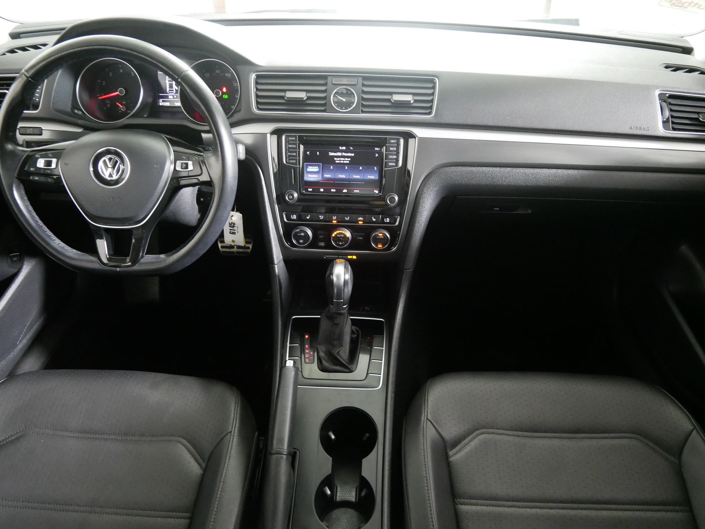 Used 2017 Volkswagen Passat 1.8T R-Line FWD image 10