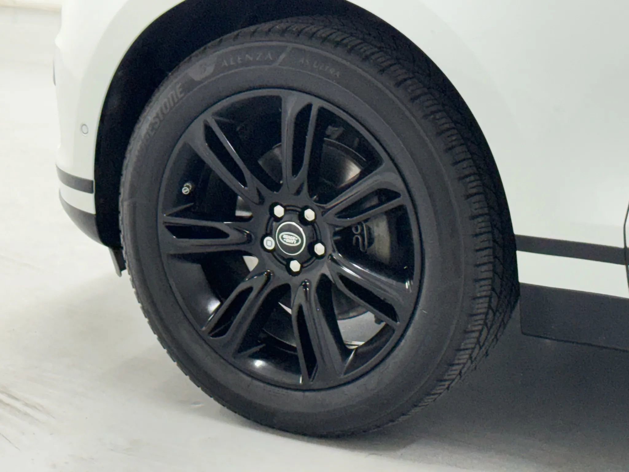 Used 2020 Land Rover Range Rover Velar S image 43