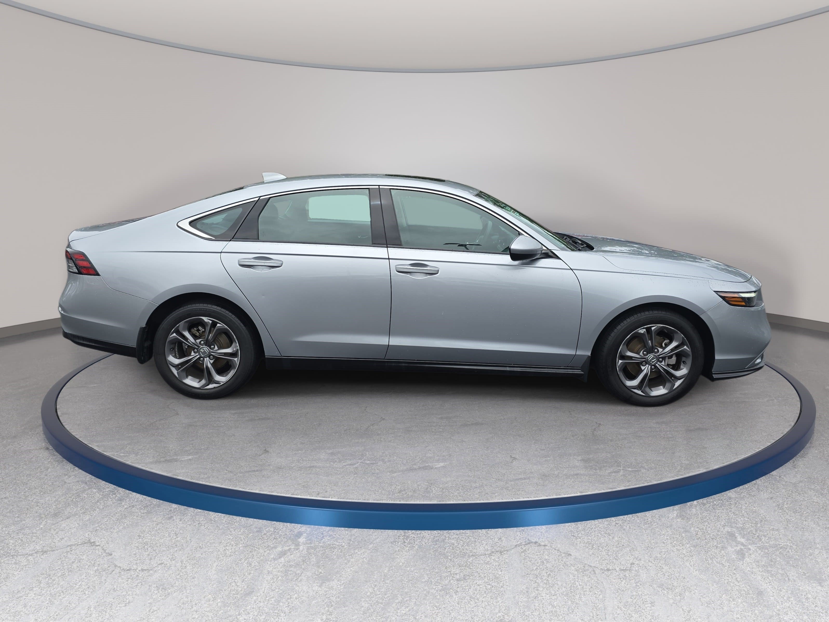 Certified 2023 Honda Accord EX image 4
