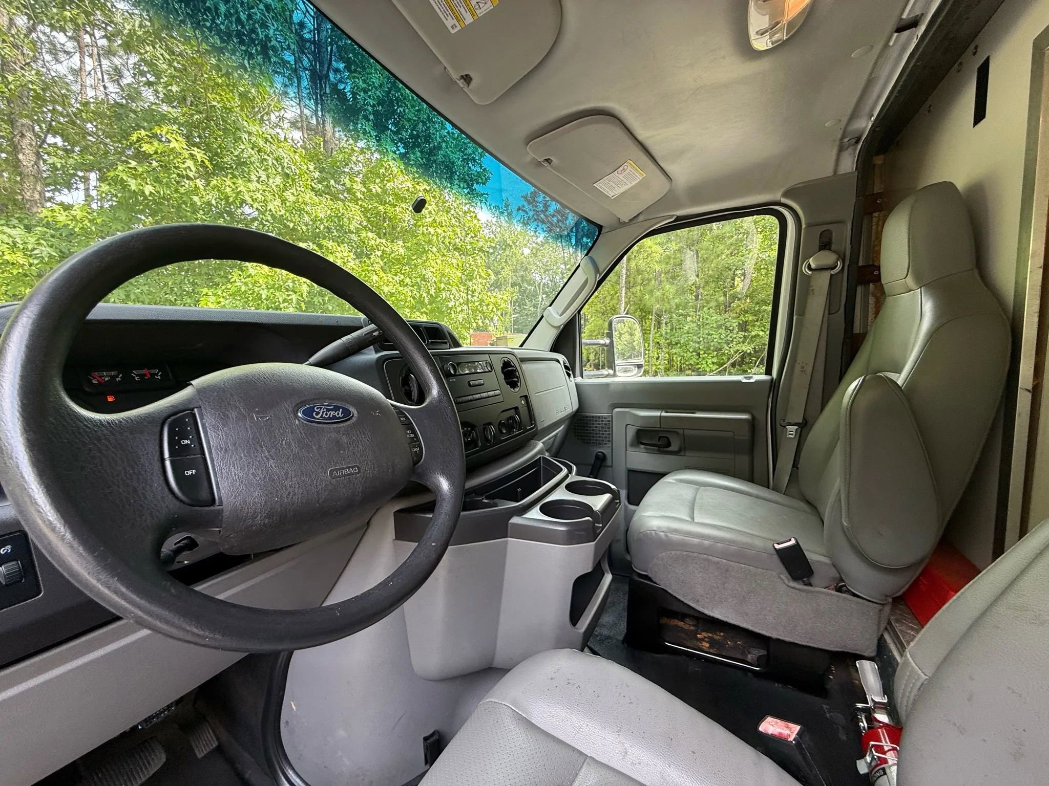 Used 2015 Ford E-350 and Econoline 350 Super Duty image 11