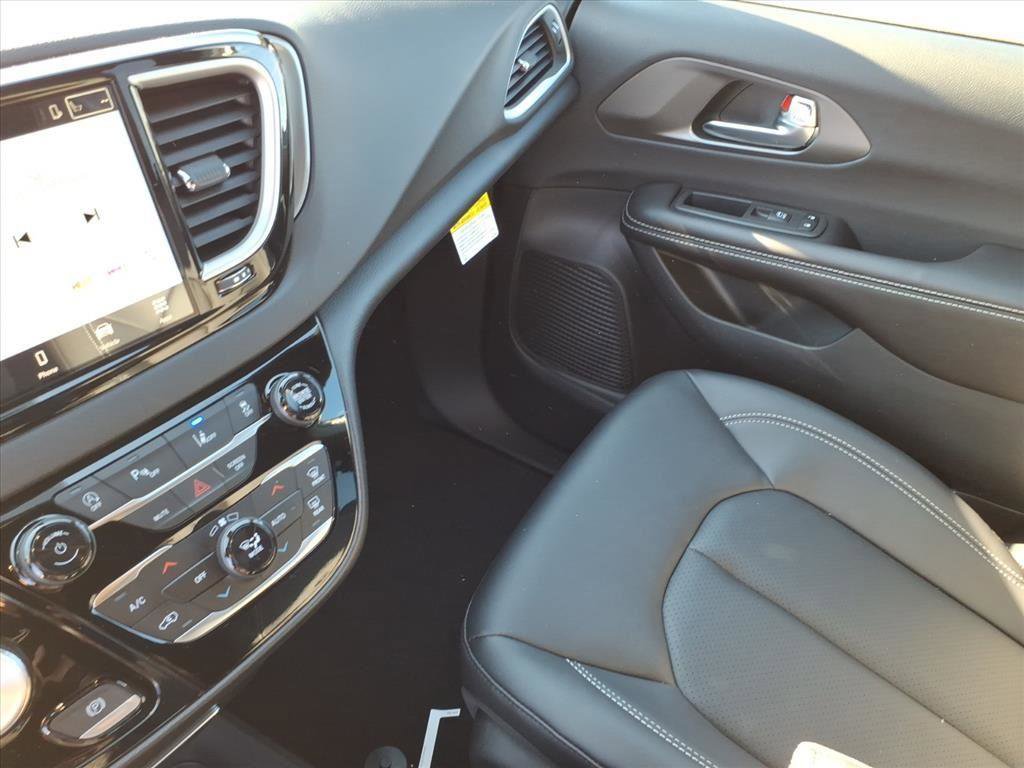 New 2026 Chrysler Voyager LX image 16