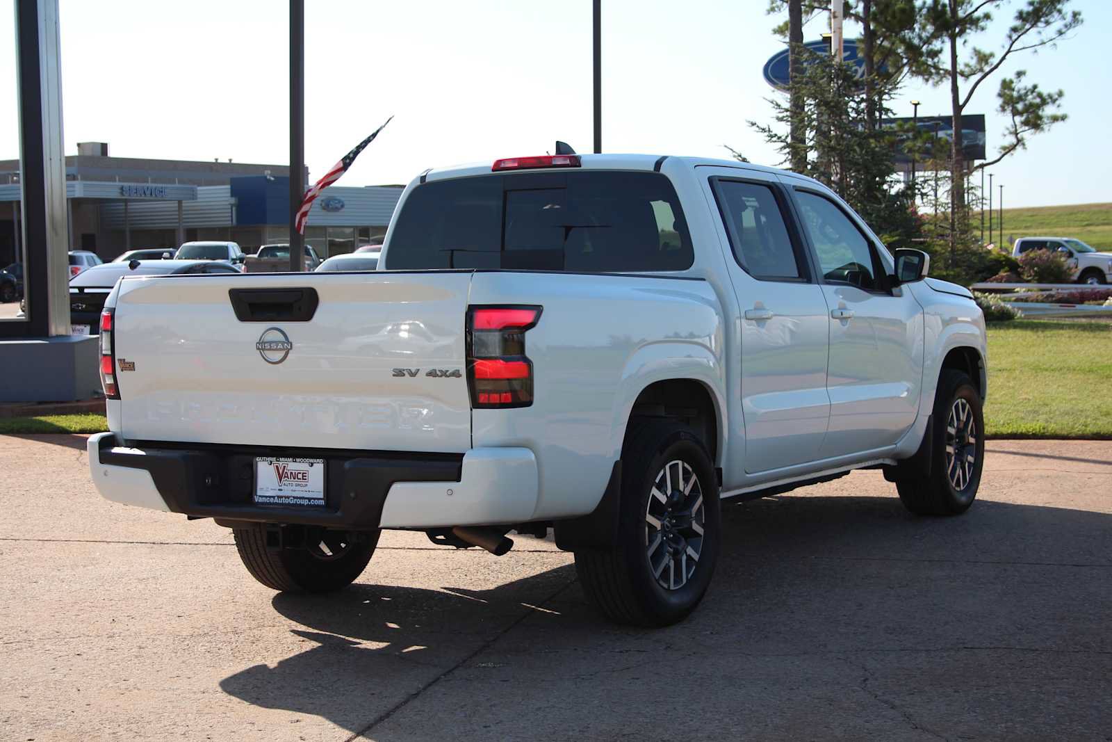 Used 2023 Nissan Frontier SV w/ SV Premium Package AWD/4WD image 13