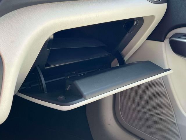 Used 2019 Jeep Cherokee Limited w/ Technology Group image 28