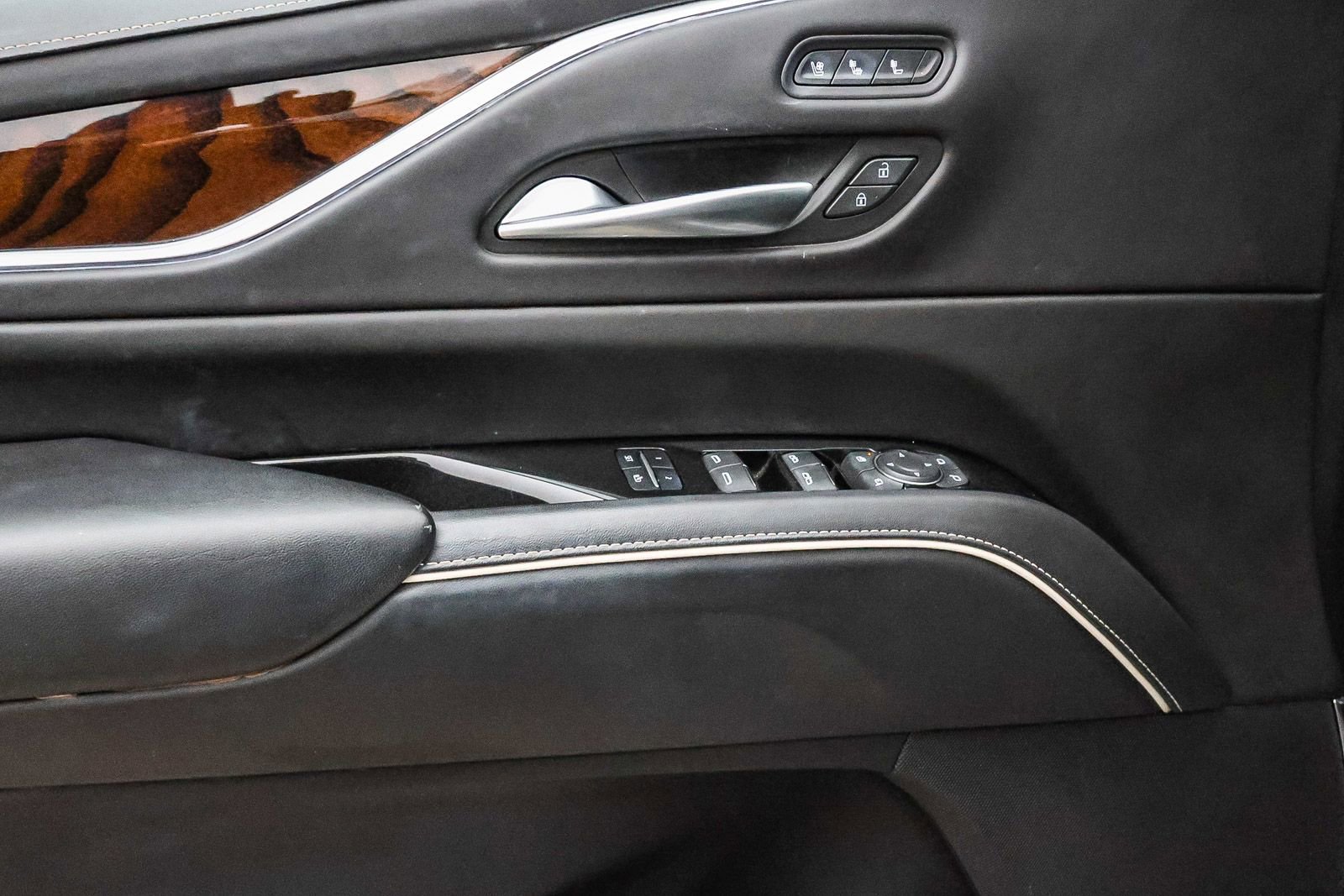 Used 2023 Cadillac Escalade Sport Platinum w/ LPO, ONYX Package image 31