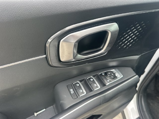 Certified 2025 Kia Sorento LX FWD image 20
