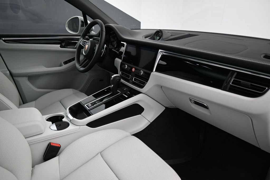 New 2026 Porsche Macan AWD/4WD image 14