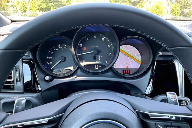 Used 2025 Porsche Macan AWD/4WD image 13