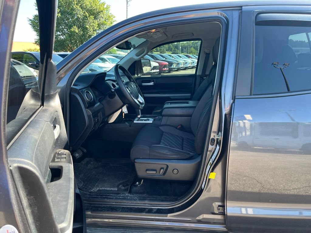 Used 2020 Toyota Tundra SR5 w/ SR5 Convenience Package AWD/4WD image 6
