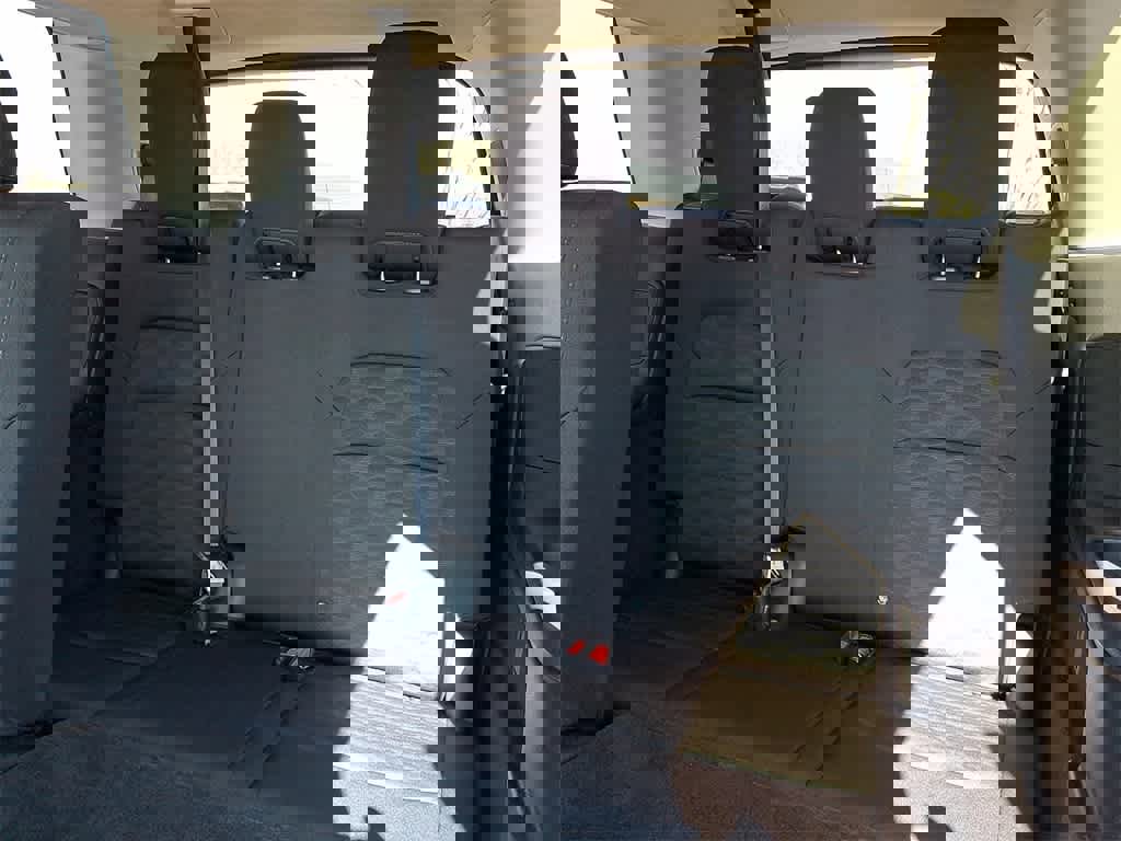 Used 2024 Nissan Pathfinder SV image 11