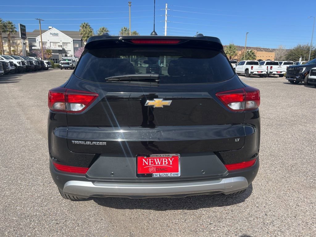 Used 2025 Chevrolet TrailBlazer LT w/ Driver Confidence Package image 4