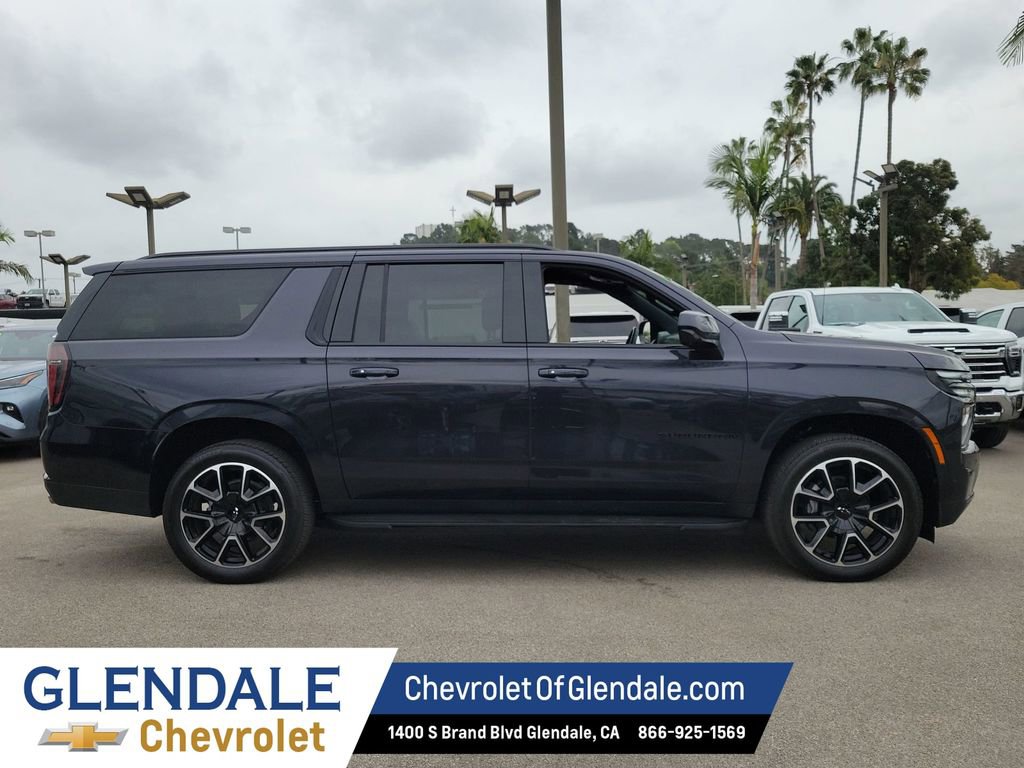 Certified 2025 Chevrolet Suburban RST image 11