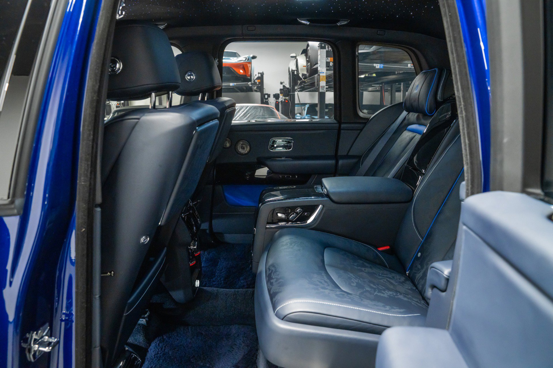 Used 2024 Rolls-Royce Cullinan Black Badge image 31