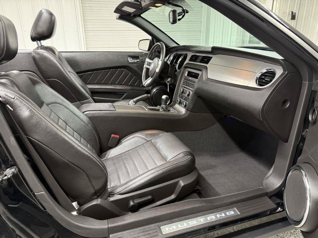 Used 2010 Ford Mustang GT RWD image 33