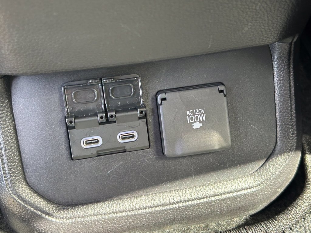 Used 2024 Toyota Highlander Platinum FWD image 24