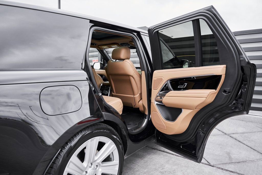 Used 2023 Land Rover Range Rover SE image 24