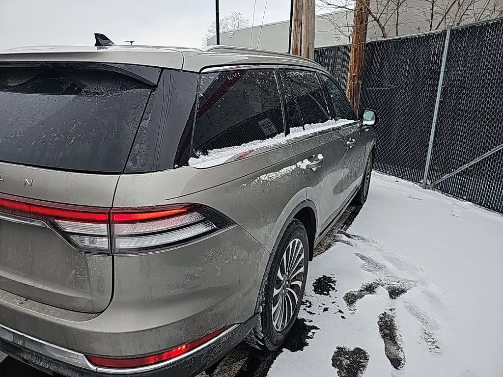 Certified 2023 Lincoln Aviator AWD w/ Premium Package image 4