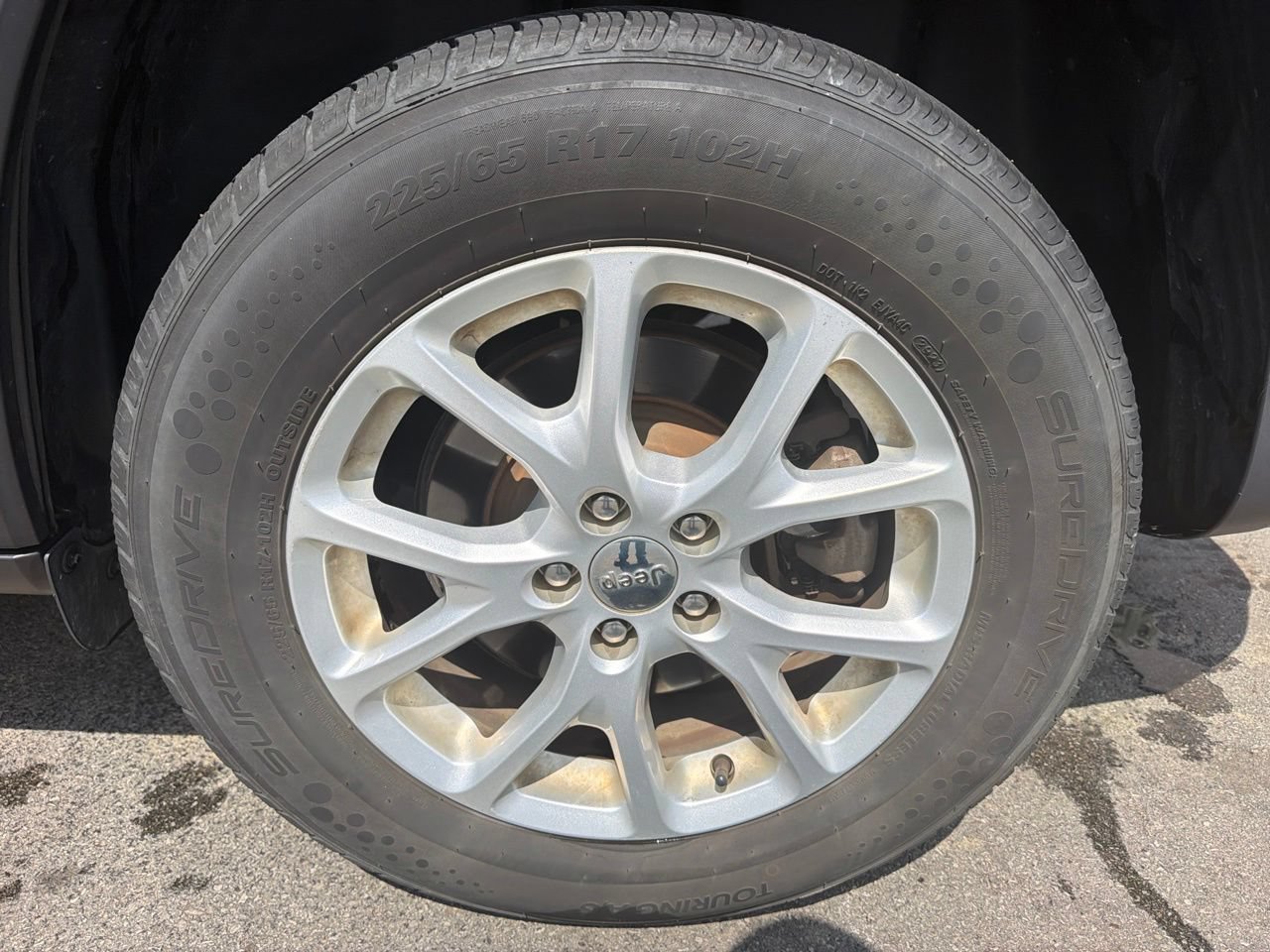Used 2018 Jeep Cherokee Latitude Plus AWD/4WD image 23