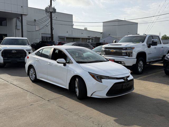 Certified 2025 Toyota Corolla LE image 3