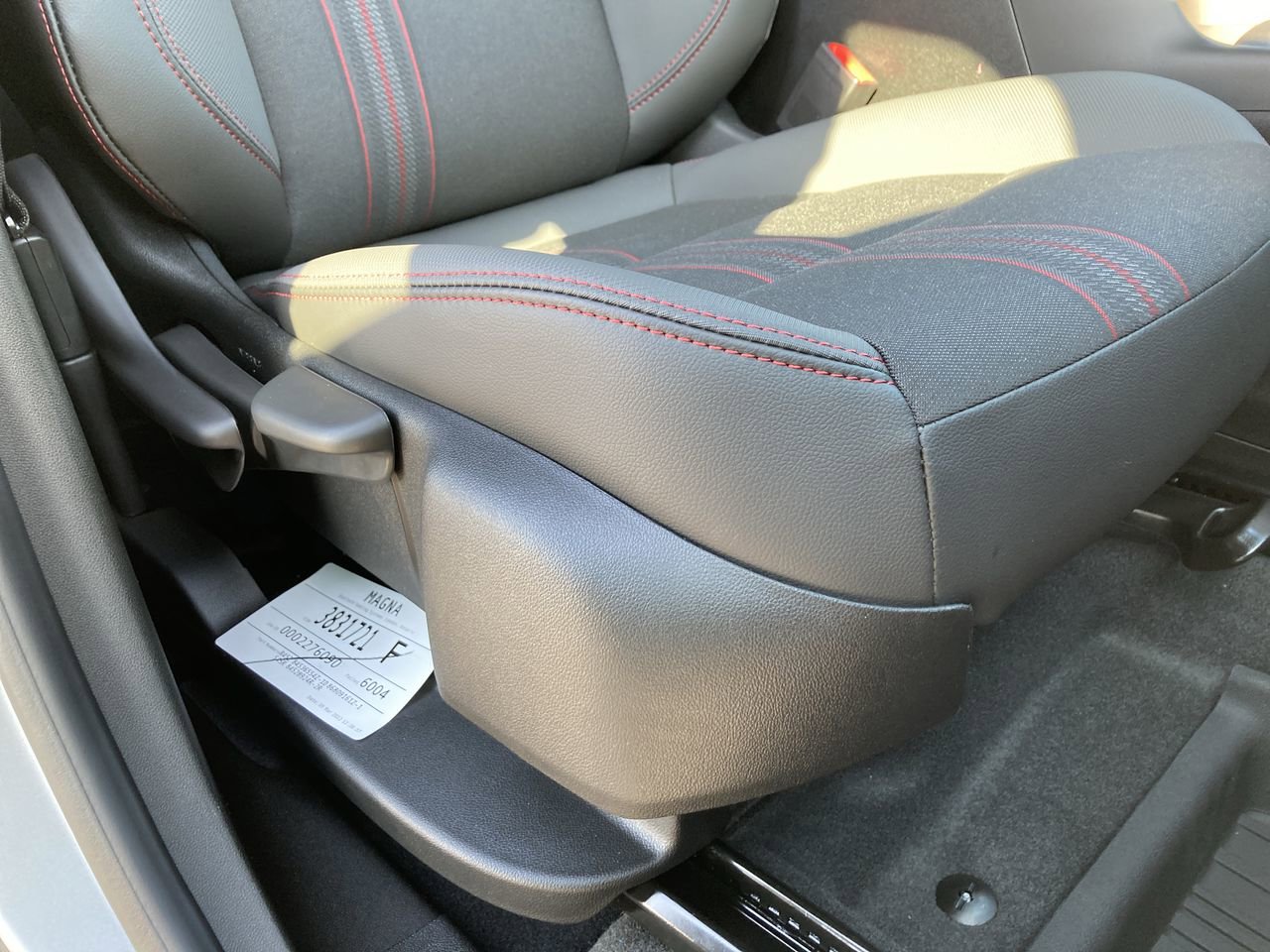 Used 2022 Chevrolet Equinox RS w/ LPO, Floor Liner Package AWD/4WD image 15